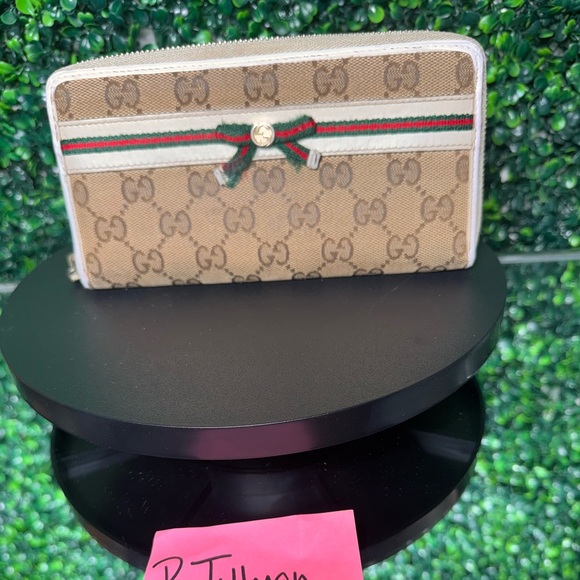 Gucci Beige and Brown Wallet with Green and Red Accents - Picture 1 of 5